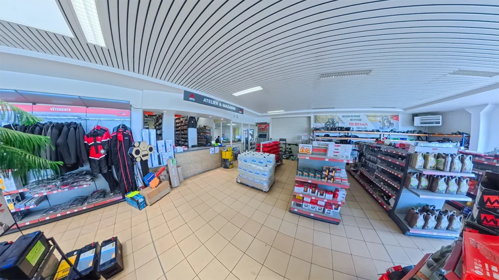vue panoramique du magasin vetements et pieces fruges agri