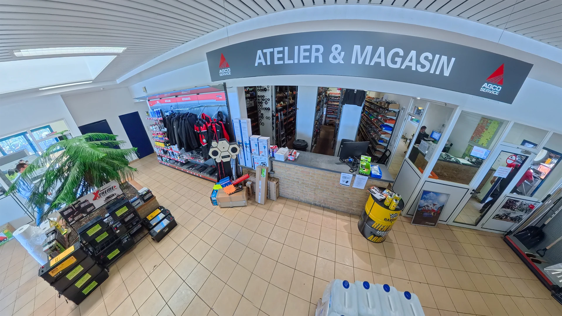 vue panoramique du rayon sous lenseigne atelier et magasin fruges agri 1920